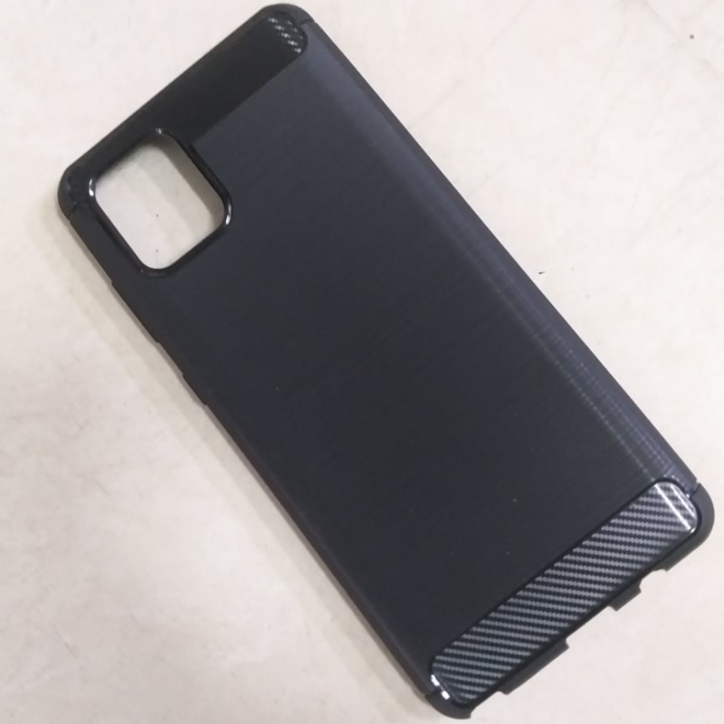 Ốp Lưng Samsung Galaxy Note 10 Lite Chống Sốc Hiệu Likgus được làm bằng chất liệu TPU mềm giúp bạn bảo vệ toàn diện mọi góc cạnh của máy rất tốt lớp nhựa này khá mỏng bên ngoài kết hợp thêm bên trên và dưới dạng carbon rất sang trọng.